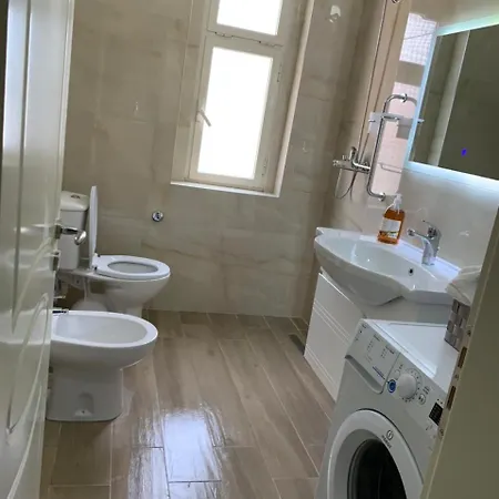 ホームステイ Best Shared Homestay ティラナ